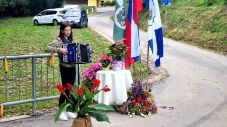 Slovesnost uradne predaje obnovljene občinske ceste na Veščici 12